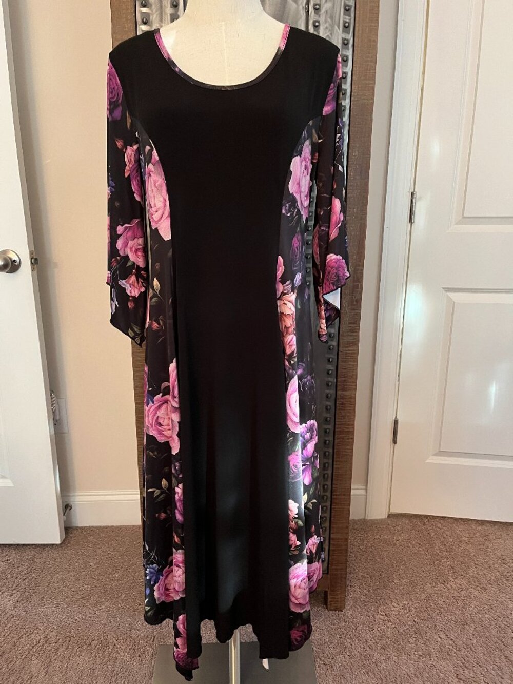 Pyramid Collection "Rosalie" Floral Maxi Dress - M